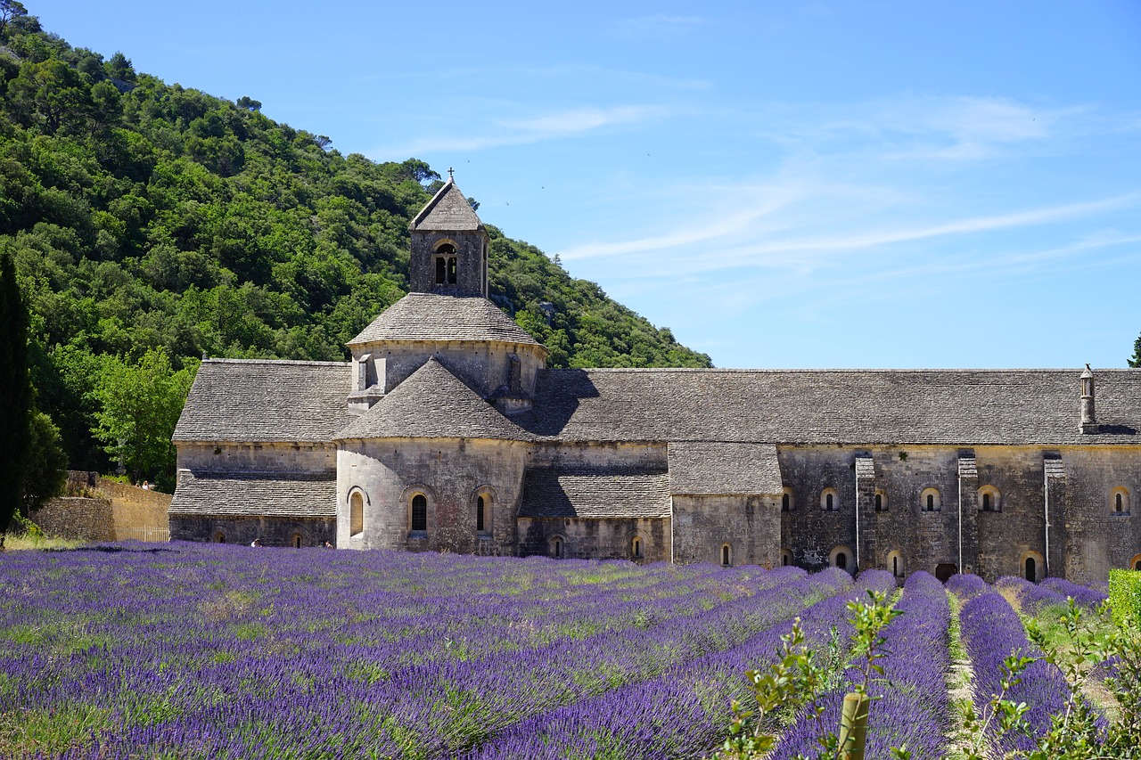 monastery monastery church abbaye de sénanque free photo