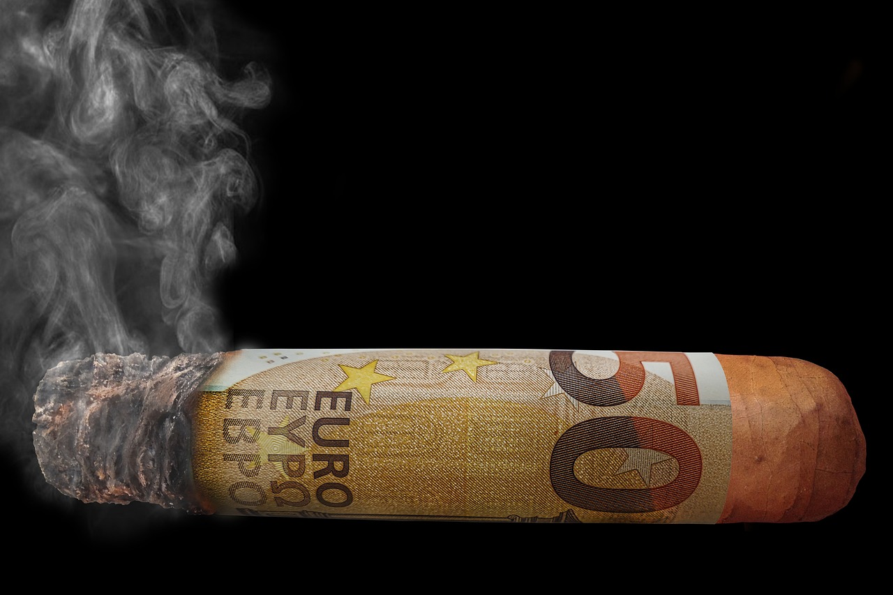 money euro cigar free photo