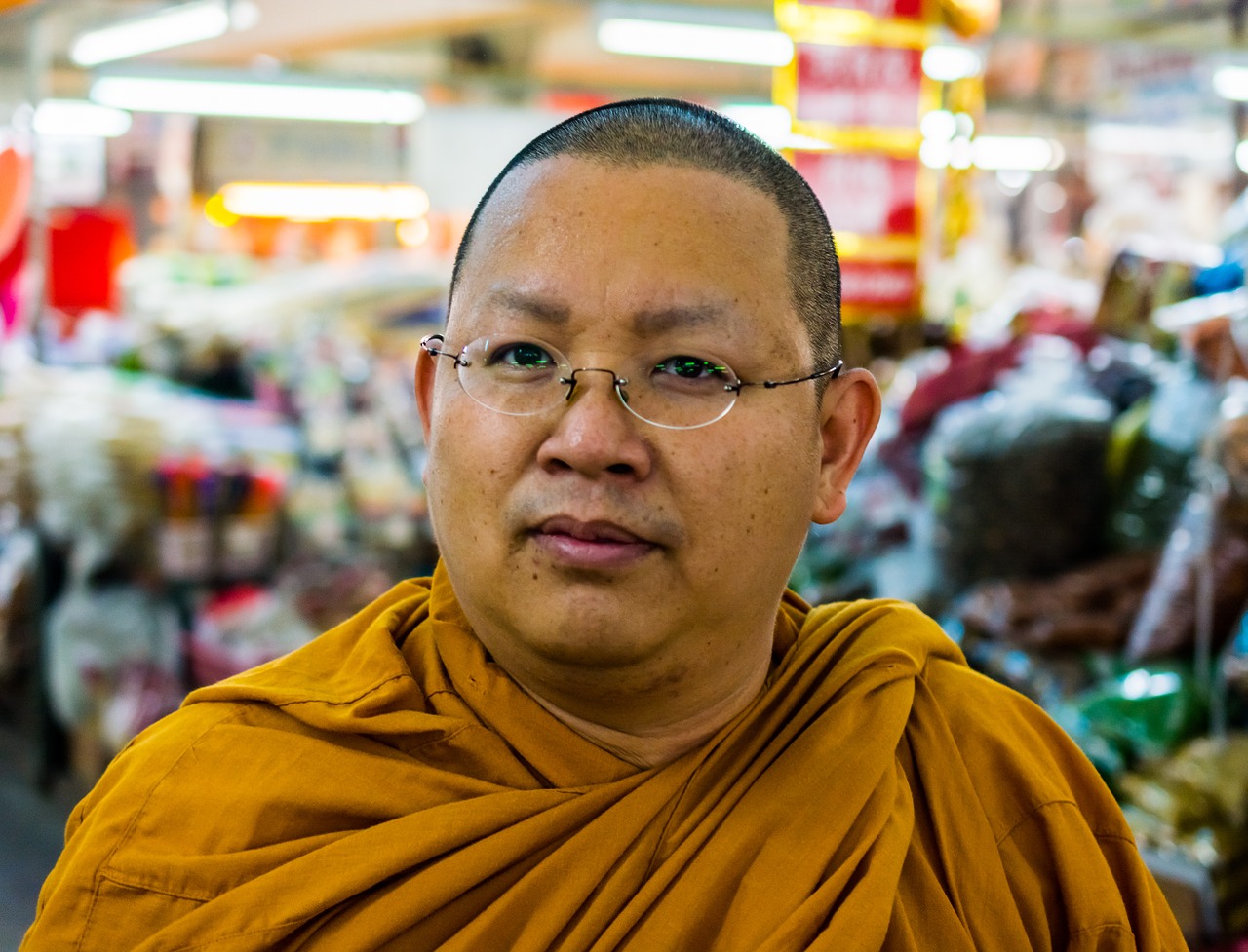 monk warorot market chiang mai free photo