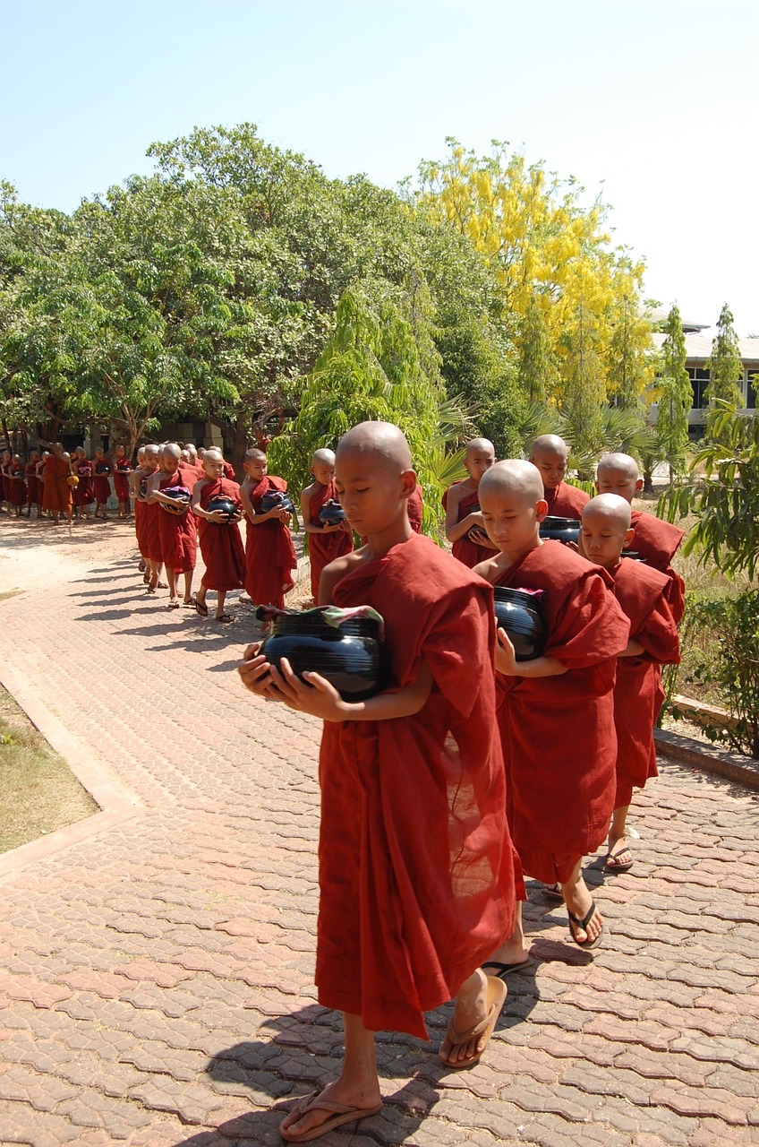 monk schwedaggon burma free photo