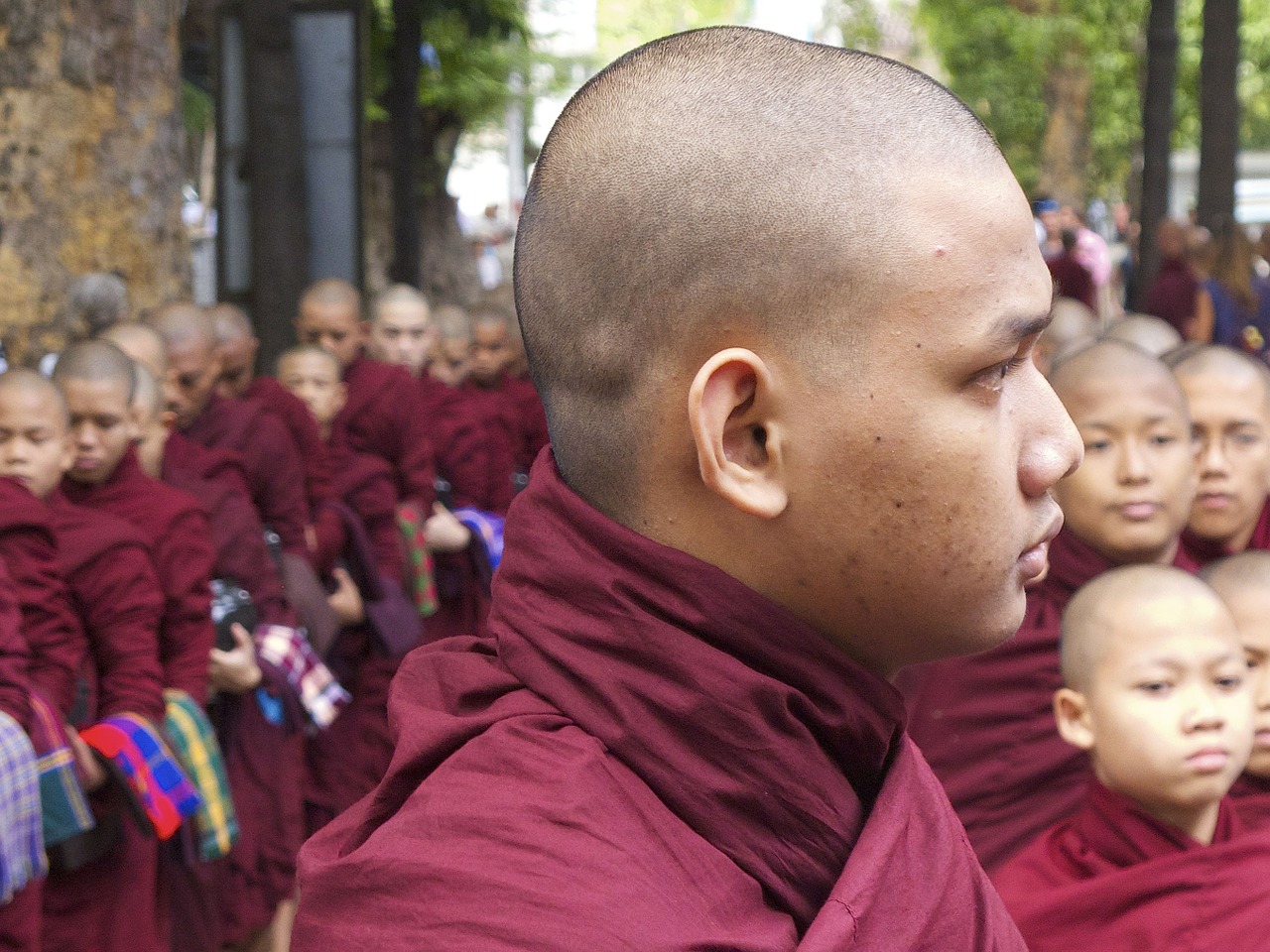 monks buddhism garnet free photo