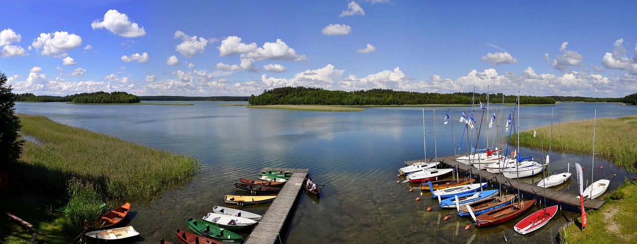 monolithic part of the waters panoramic lake free photo