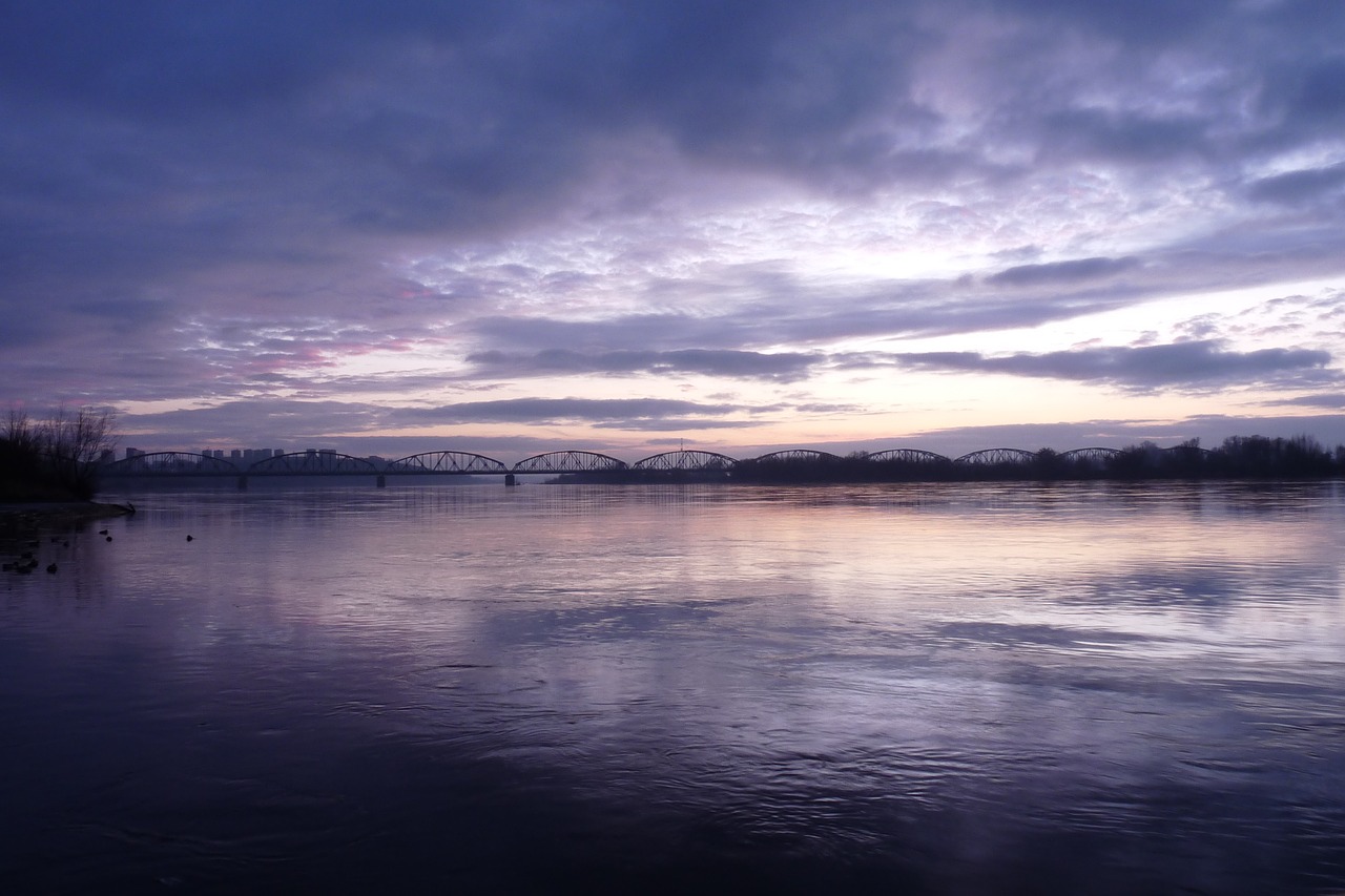 monolithic part of the waters  panoramic  sunset free photo