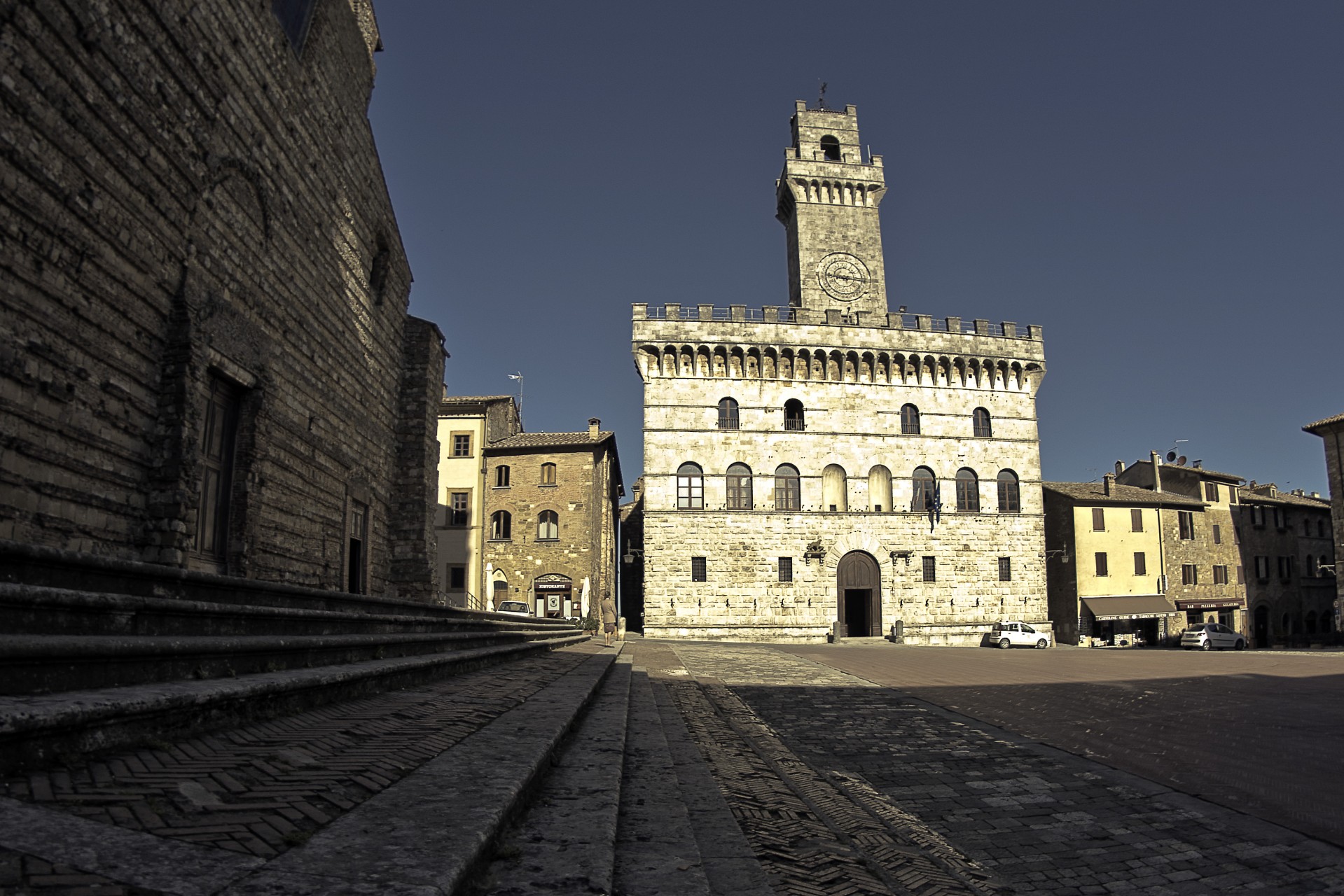 montepulciano large square tuscany free photo