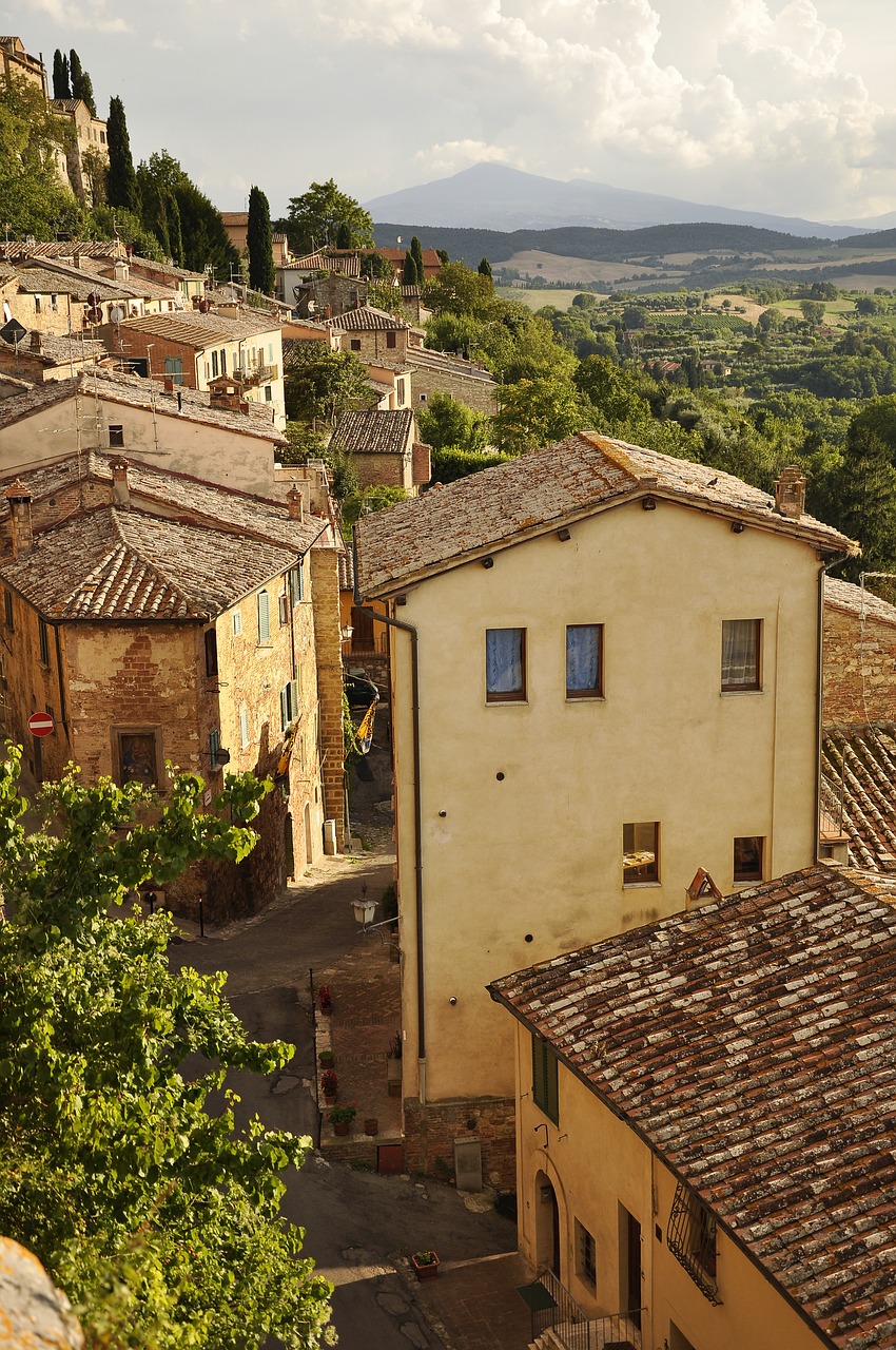 montepulciano tuscany italy free photo