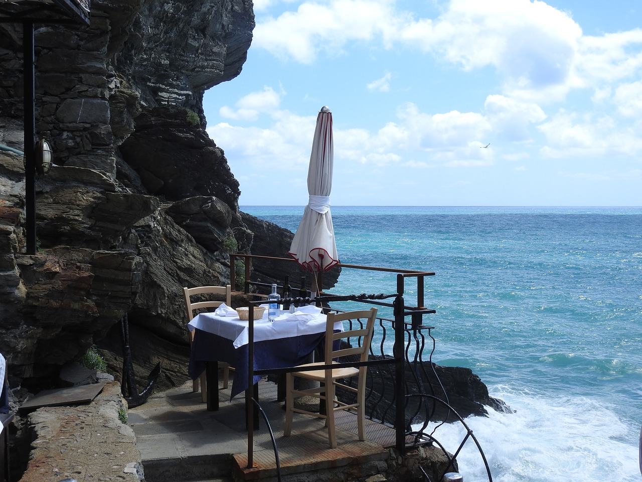 monterosso bar sea free photo