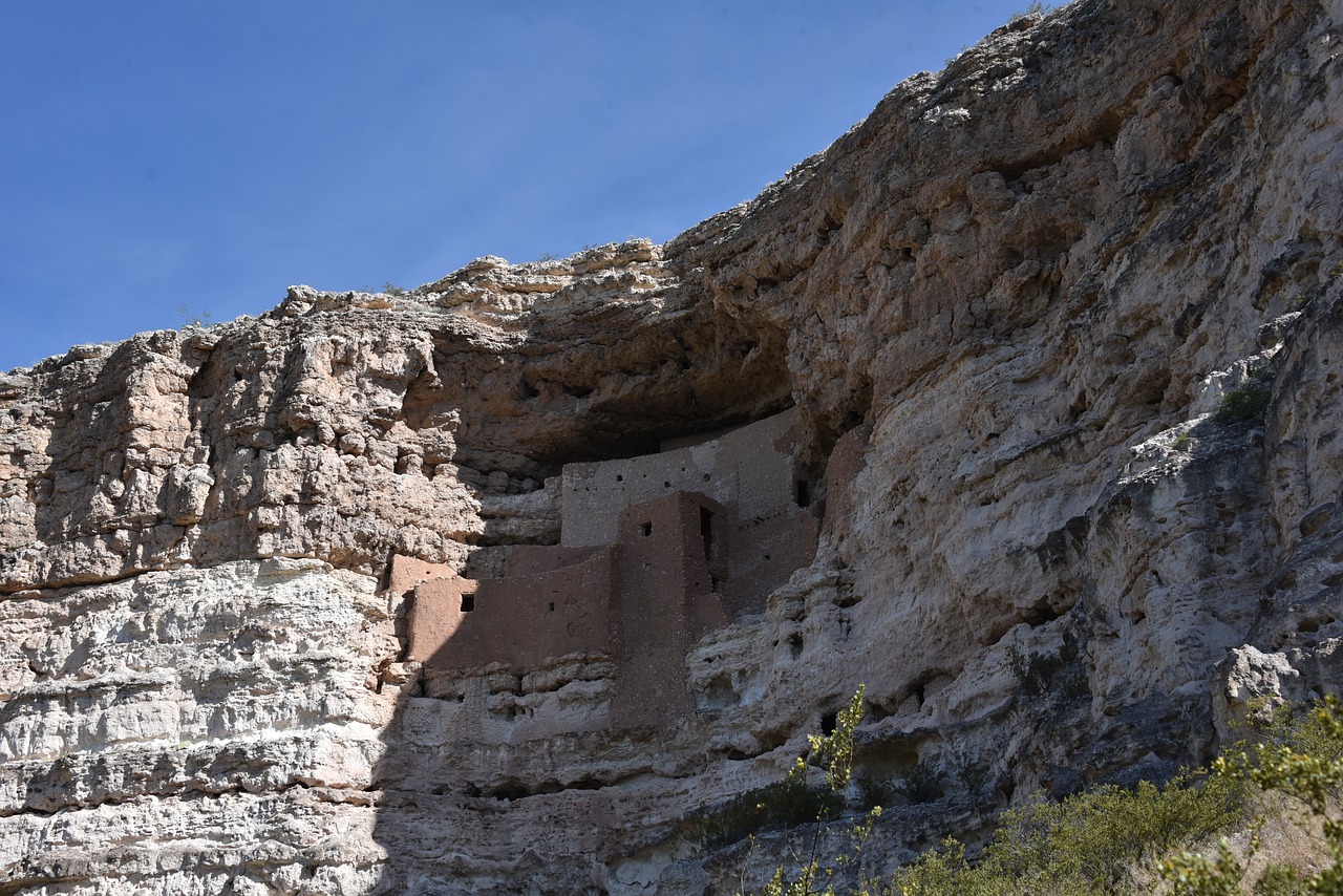 montezuma's castle rock dwelling arizona free photo