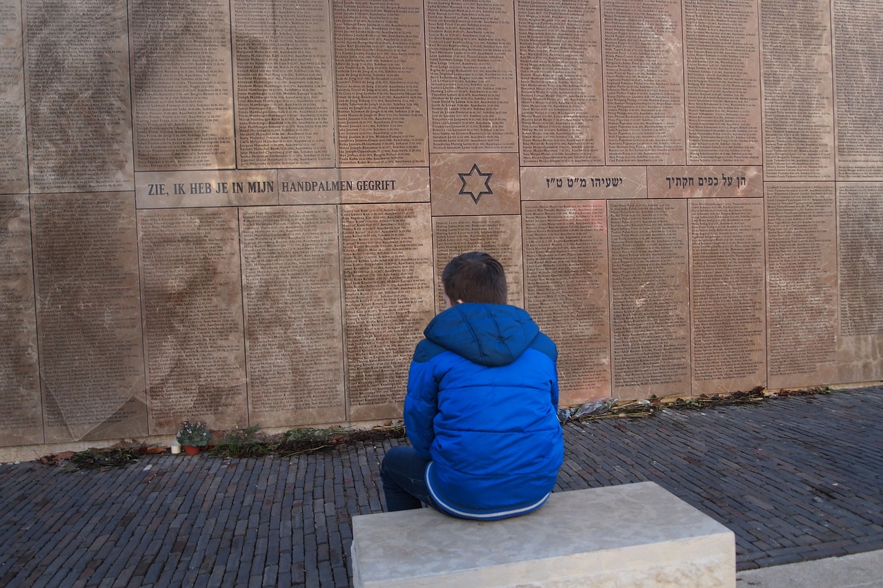 monument jewish second world war free photo