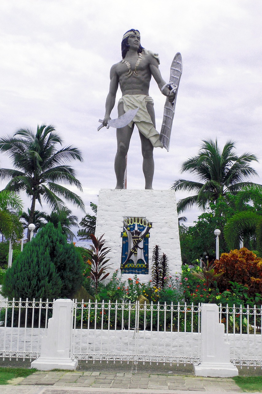 lapu-lapu monument mactan philippines free photo