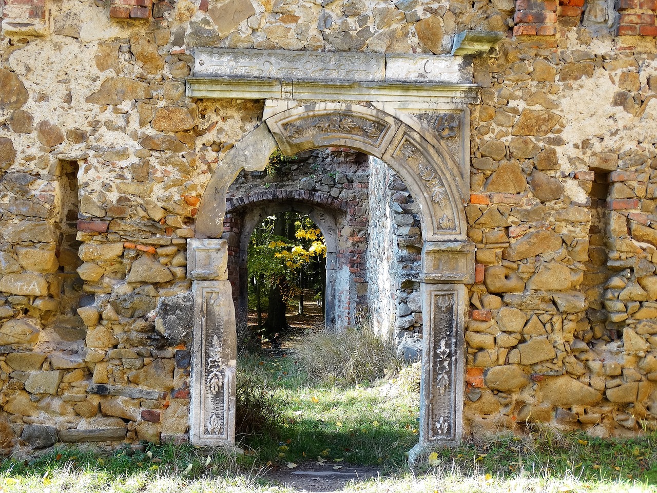 monument the ruins of the poland free photo