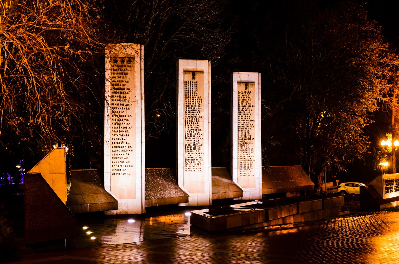 monument night rain free photo