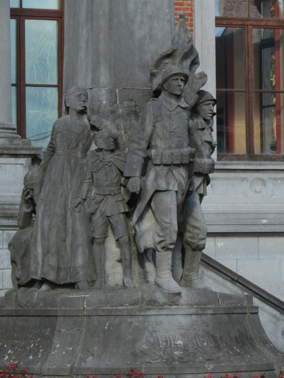 monument military statue free photo