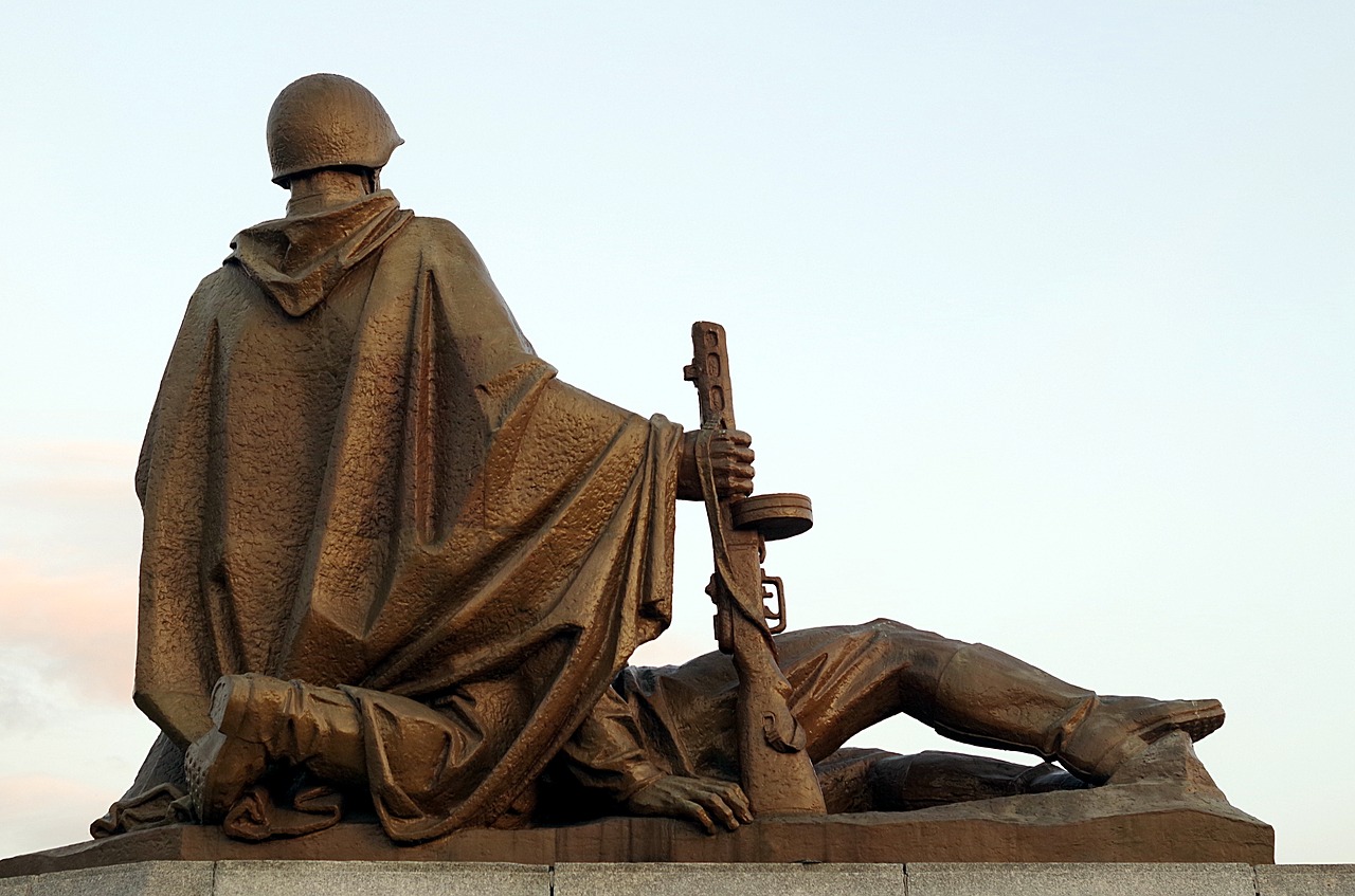monument sculpture soldier free photo