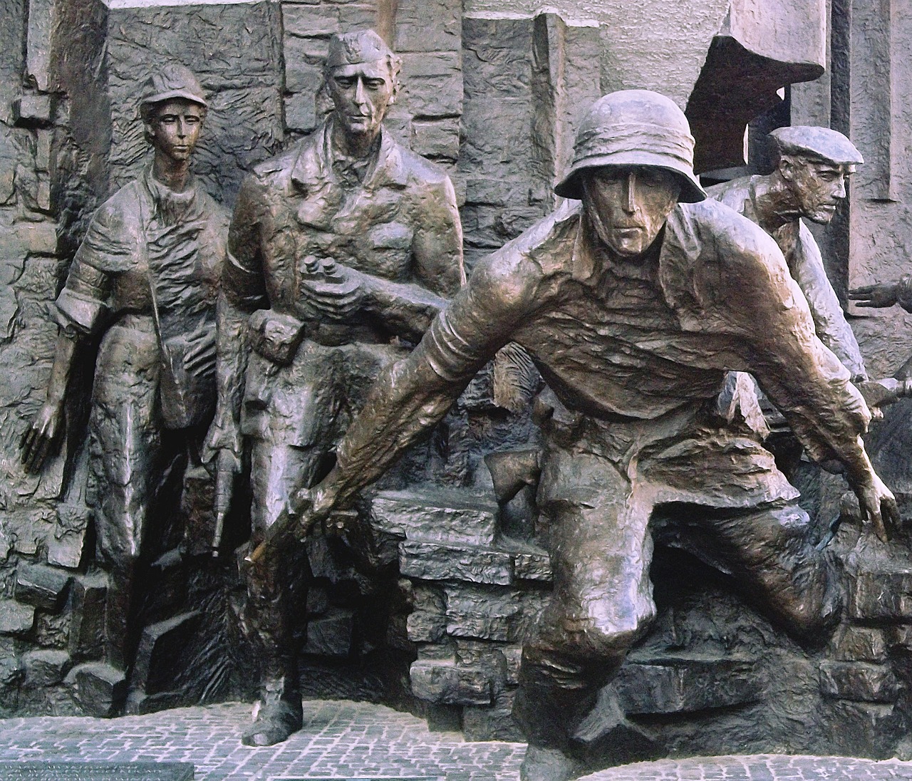 monument the rebels warsaw free photo