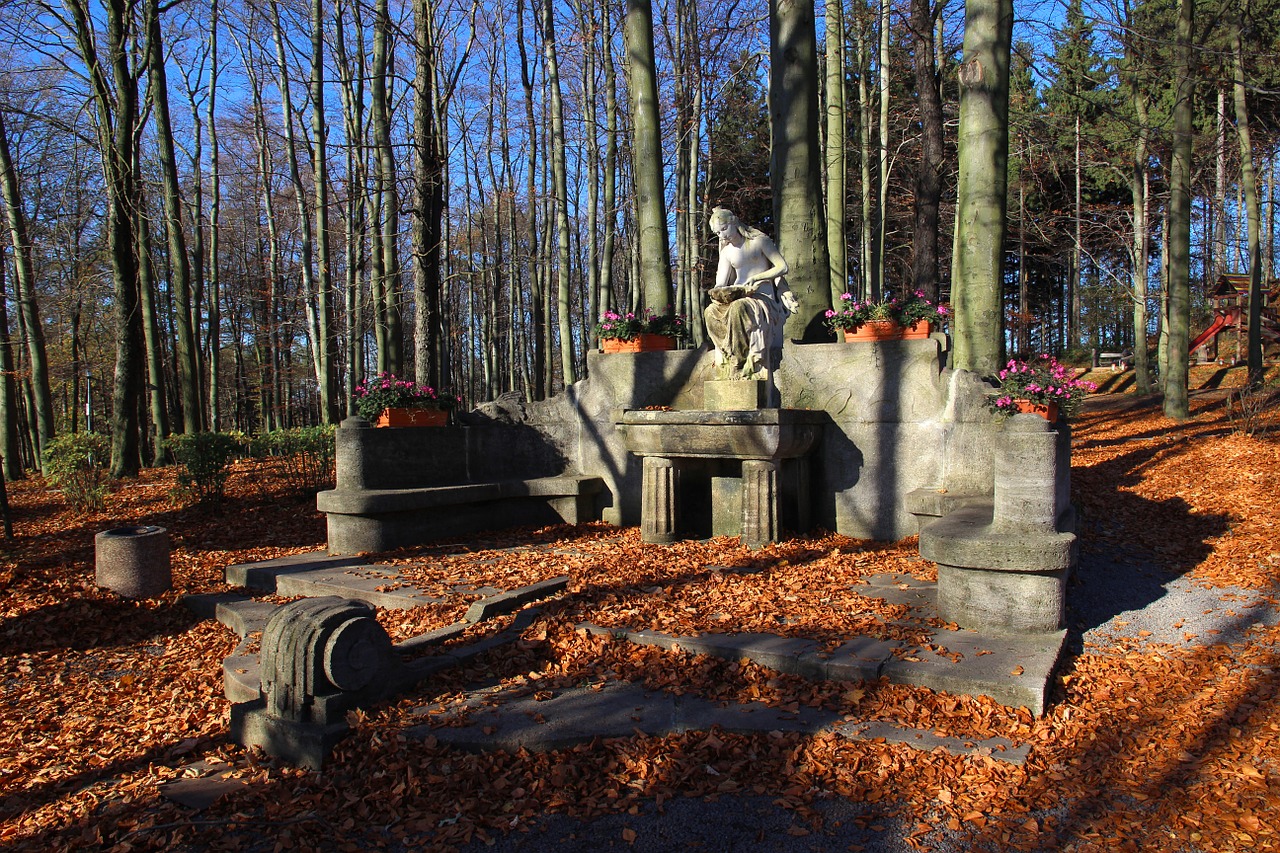 monument statue woman free photo