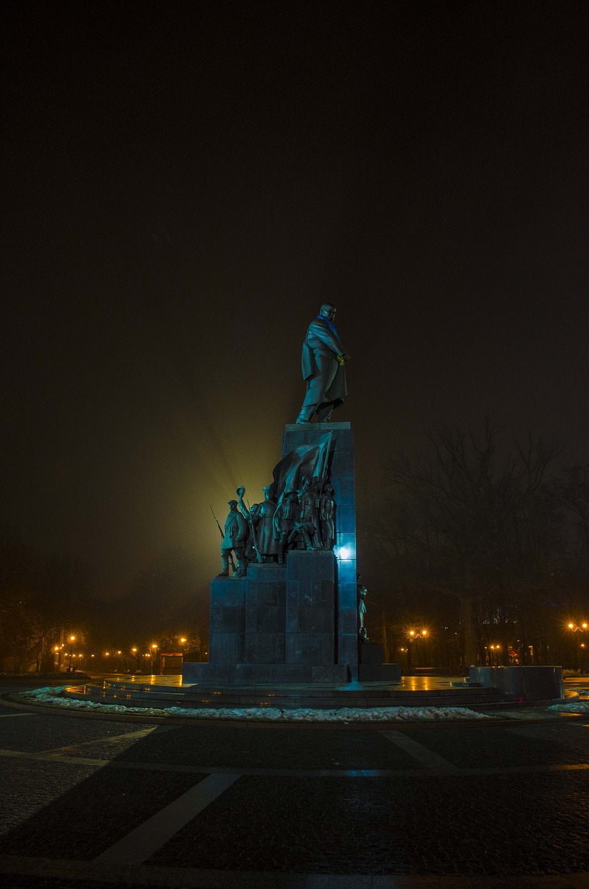 monument fog rays free photo