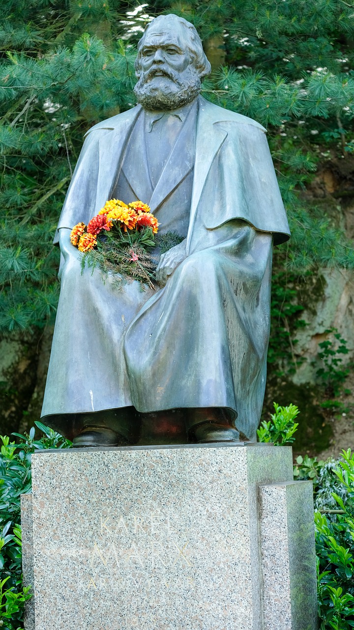 monument statue karlovy vary free photo