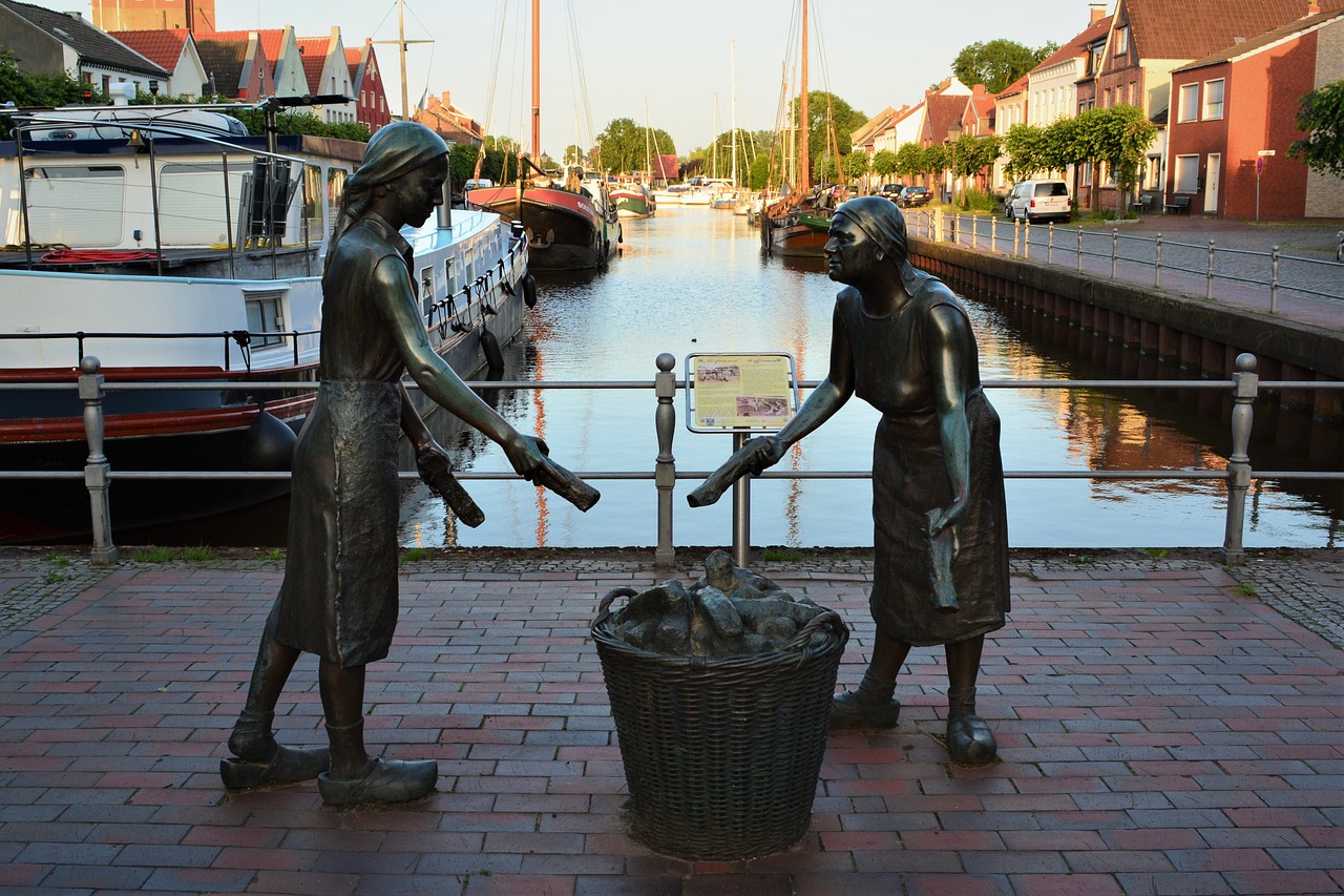 monument  weener  törfwieven free photo