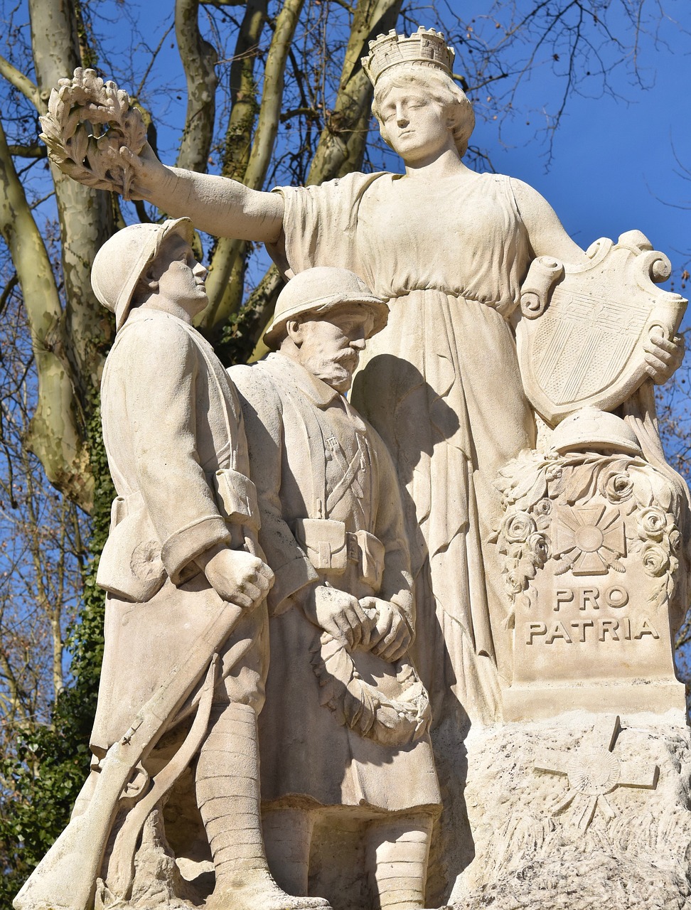 monument  statue stone  monument amboise free photo