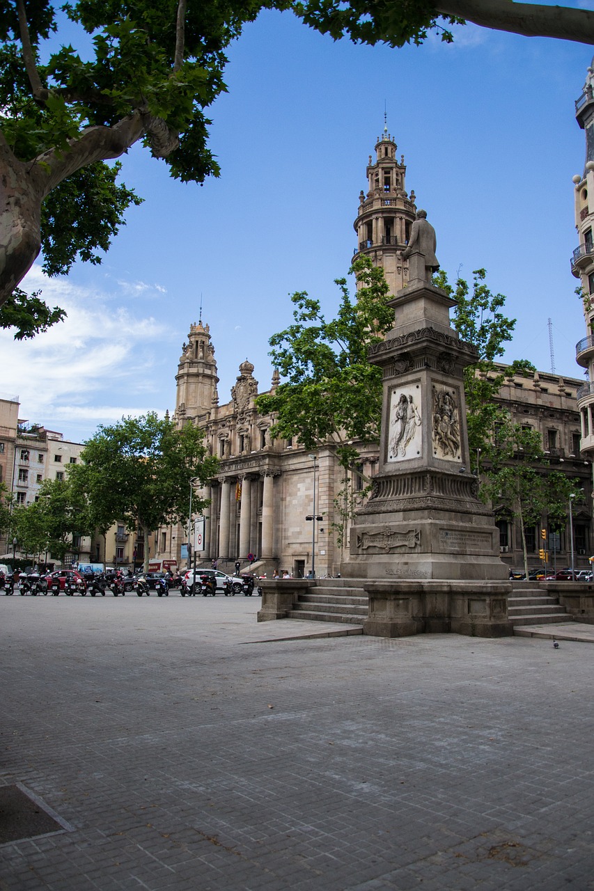 monument places of interest barcelona free photo