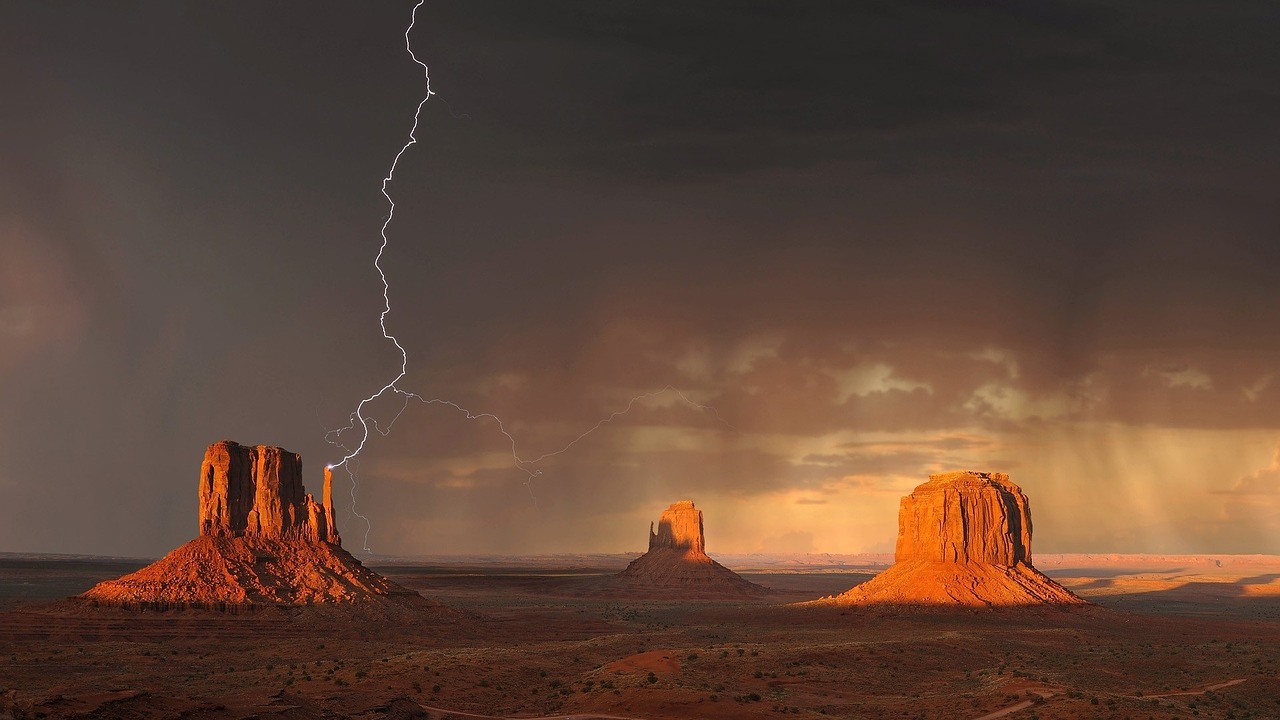 monument valley lightning storm free photo