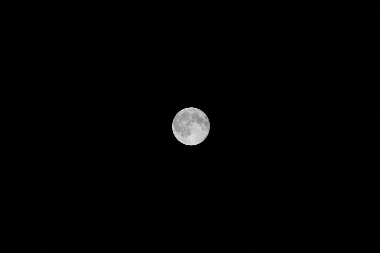 moon magnificent night free photo