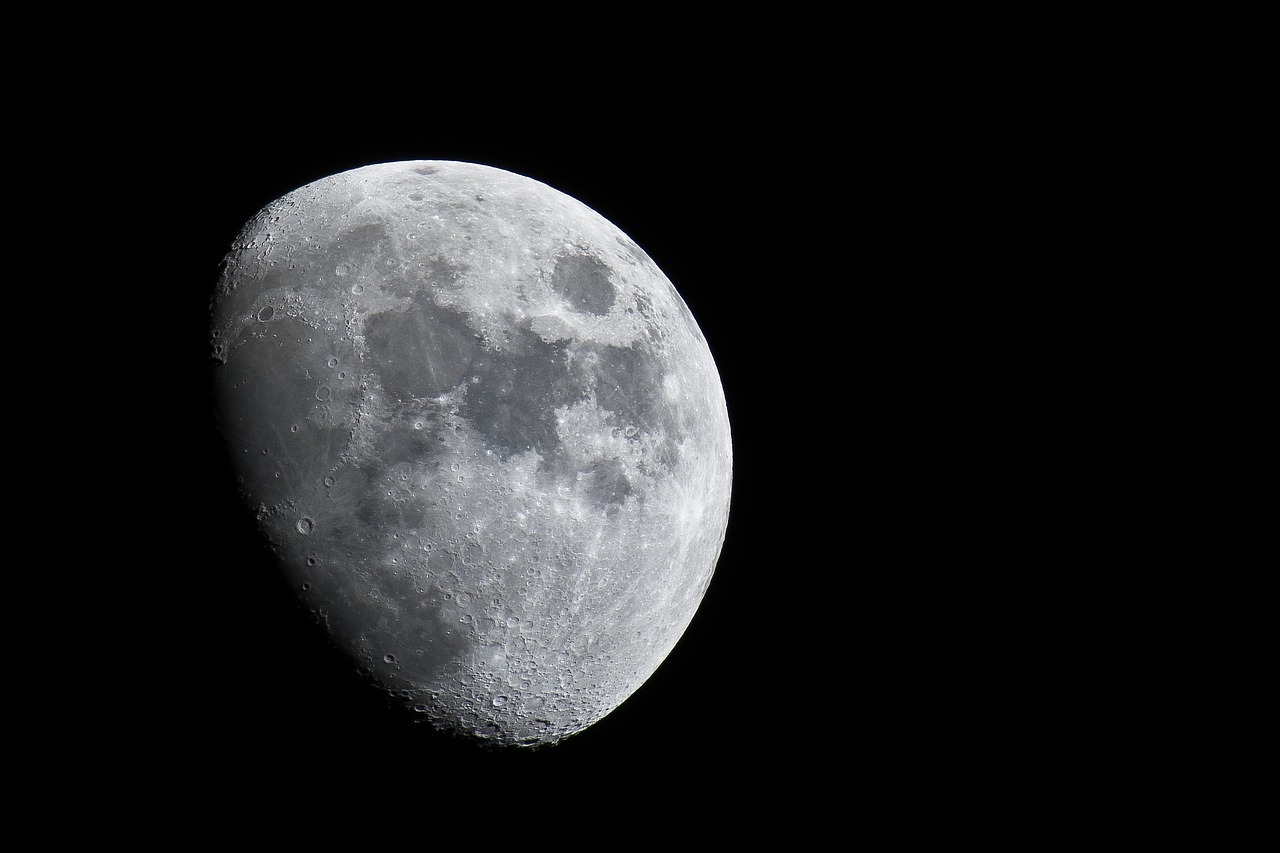 moon telephoto lens crater free photo