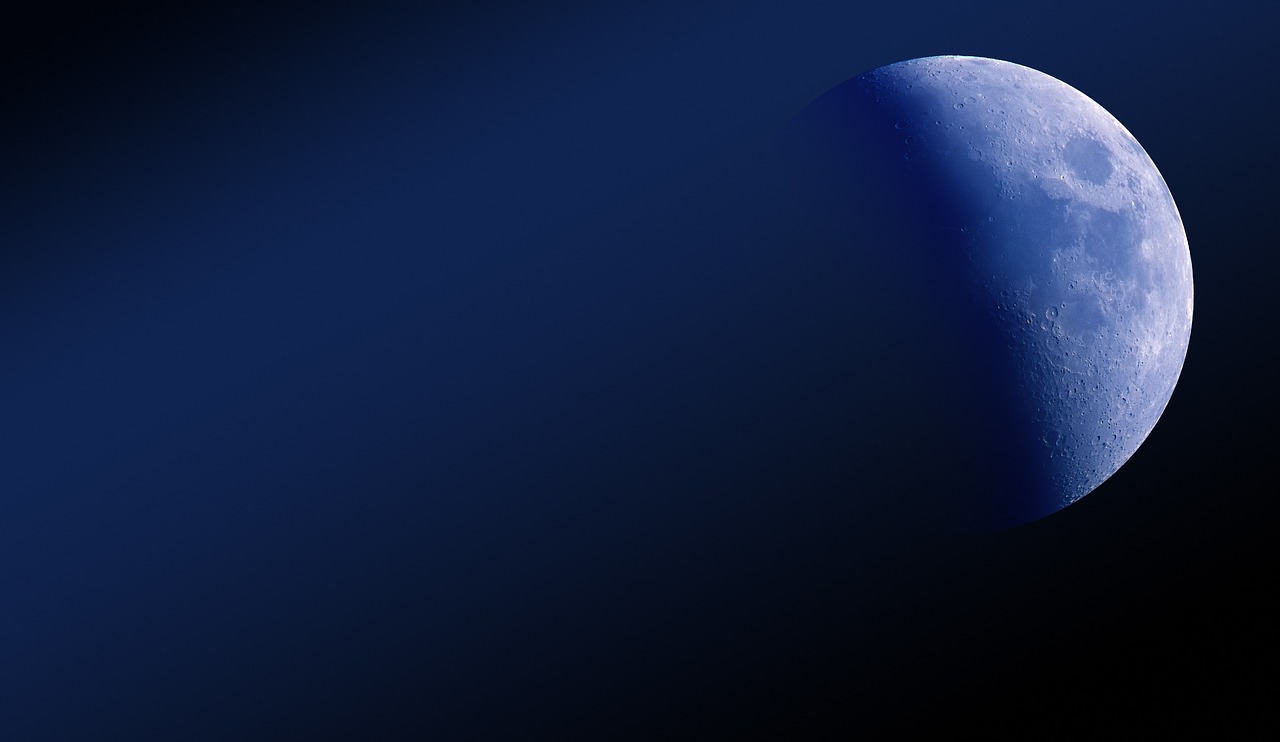 moon zoom sky free photo