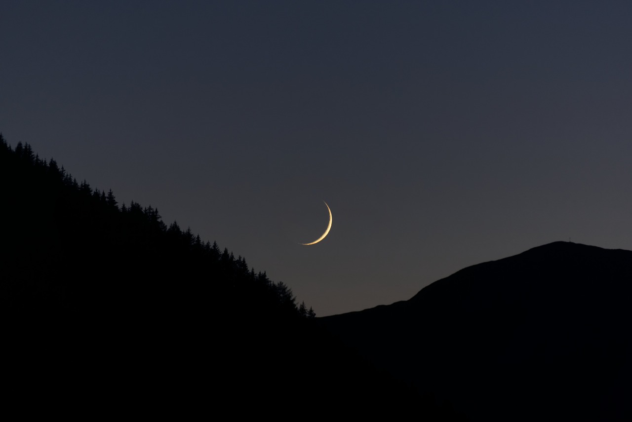 moon  moonset  crescent moon free photo