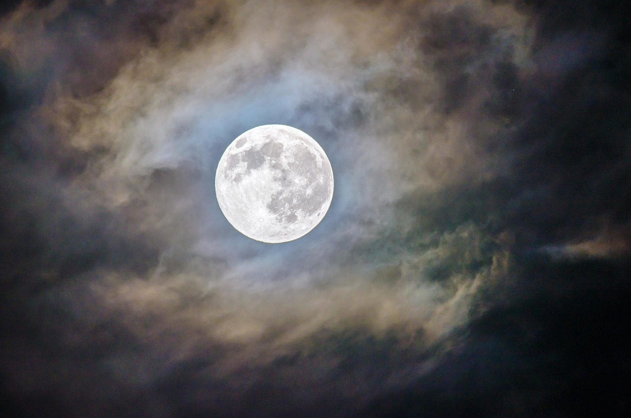 moon  night  cloud free photo