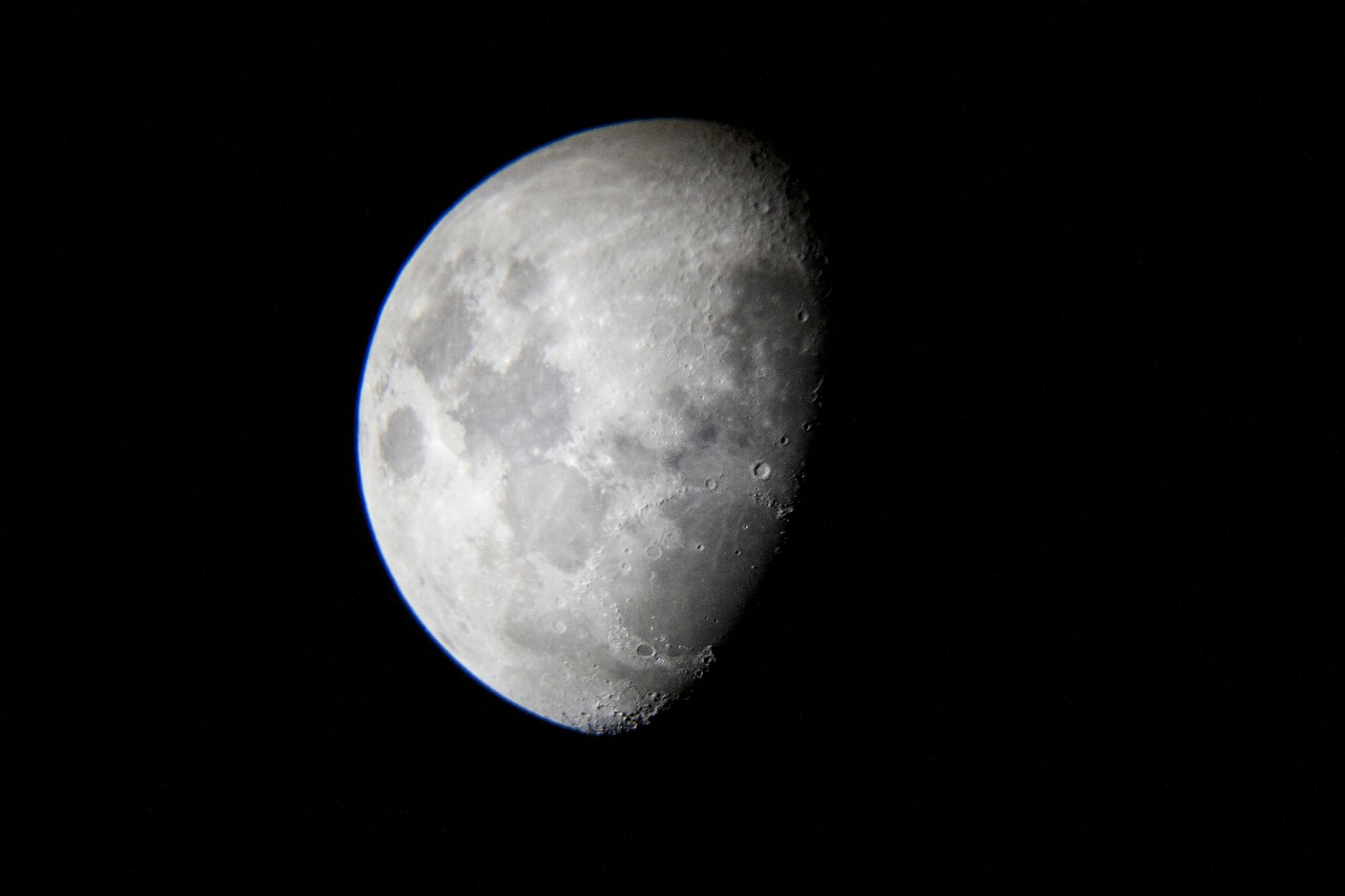 moon first quarter quarter free photo
