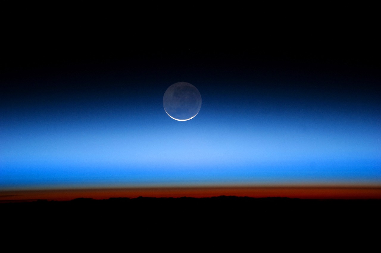 moon horizon atmosphere free photo