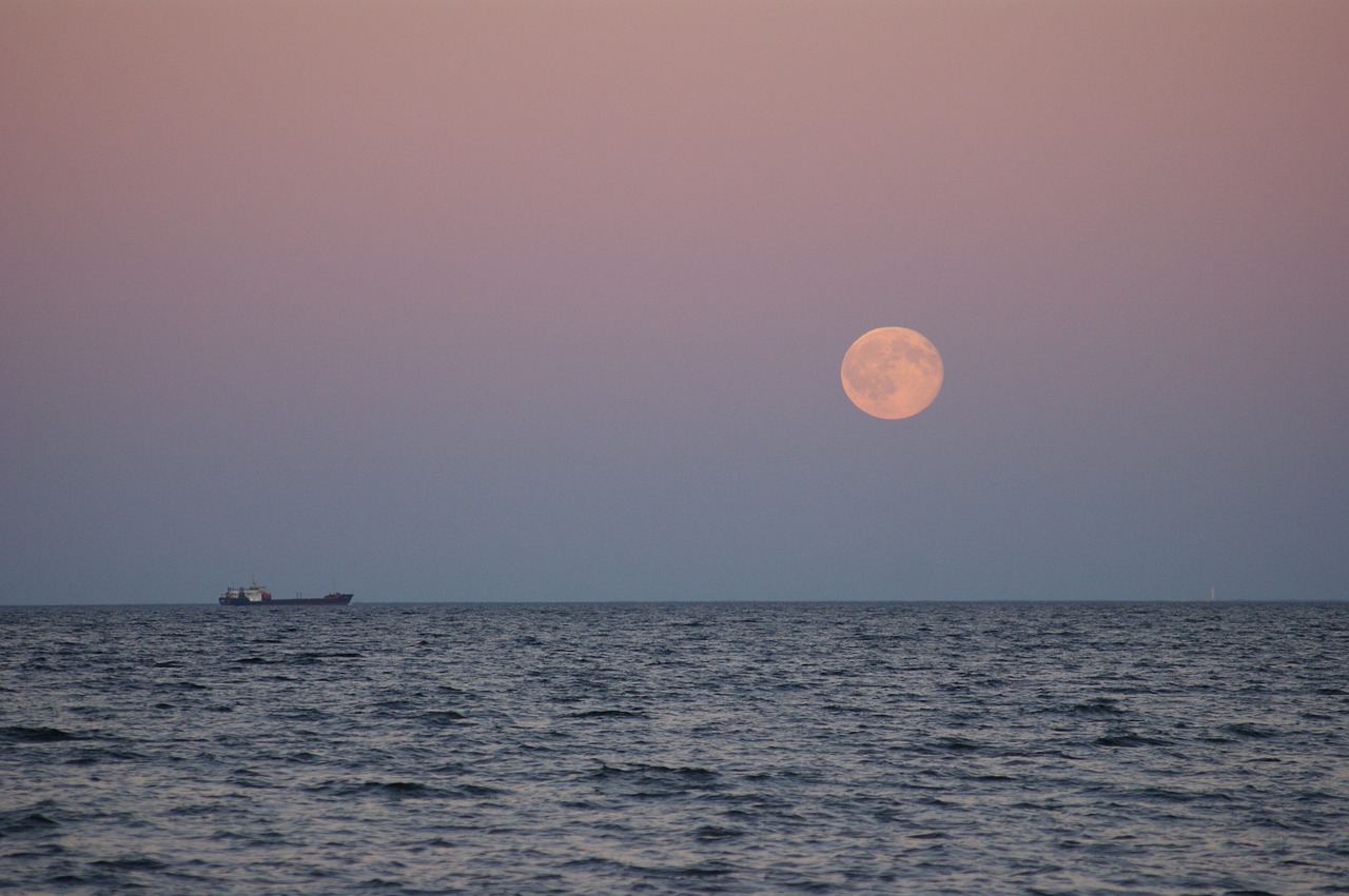 north sea moon ship free photo