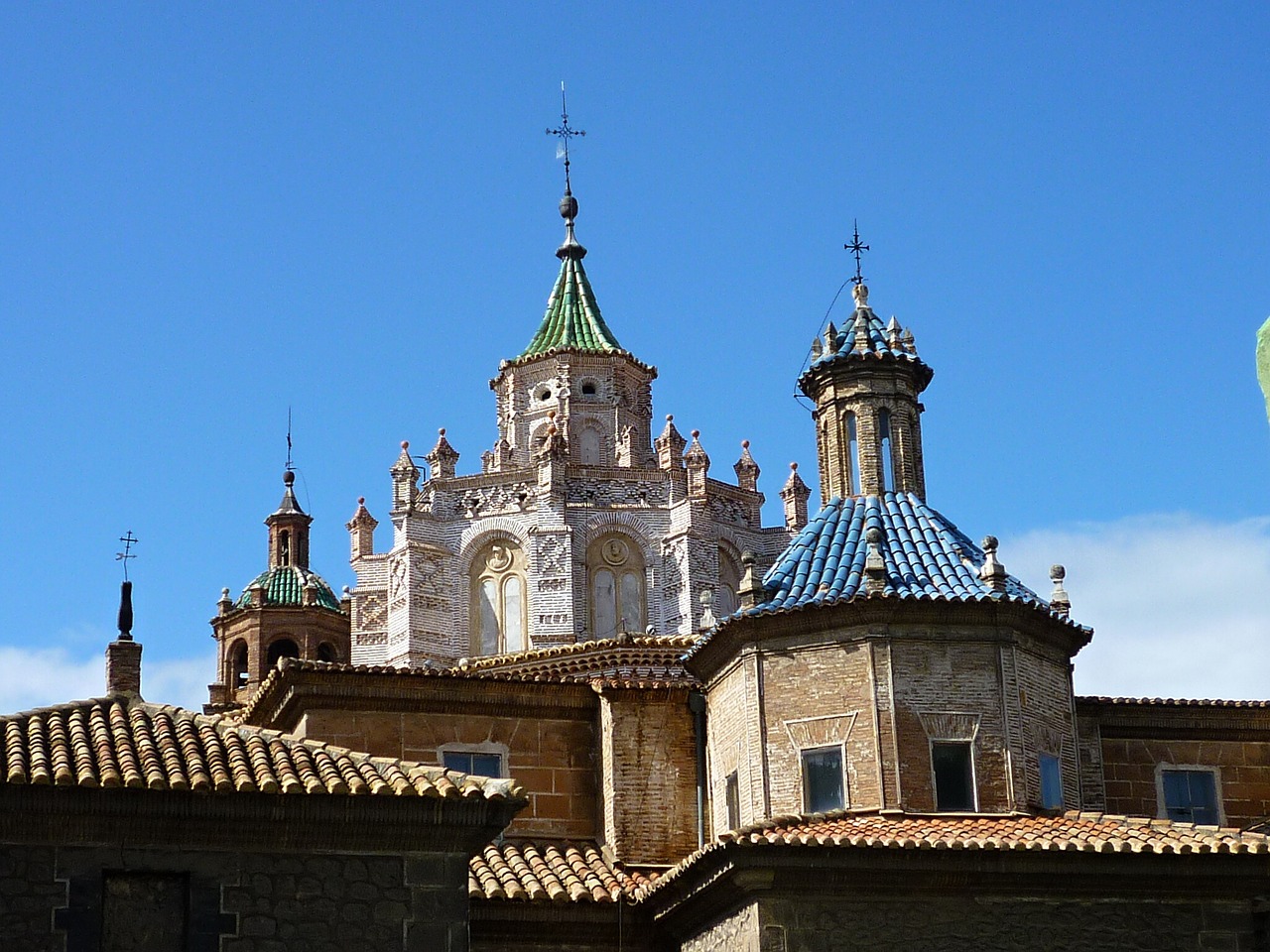 mora de rubielos roofs contrast free photo