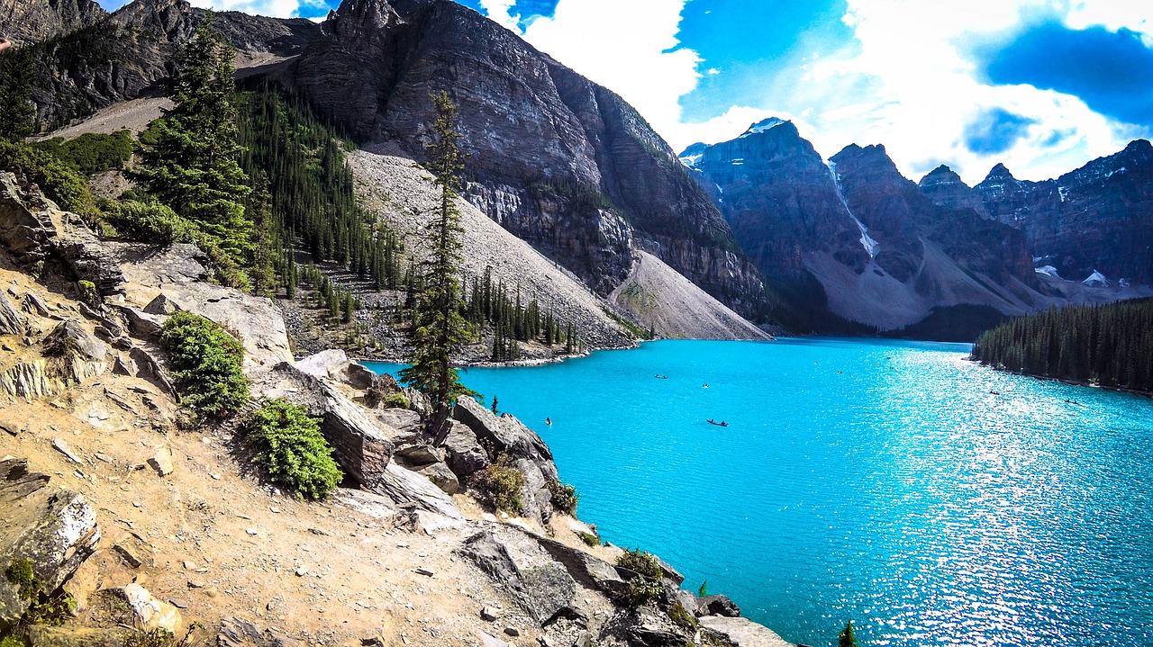 moraine lake  mountains  range free photo