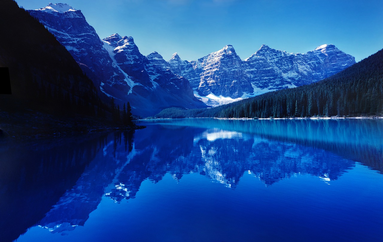 moraine lake reflection water free photo