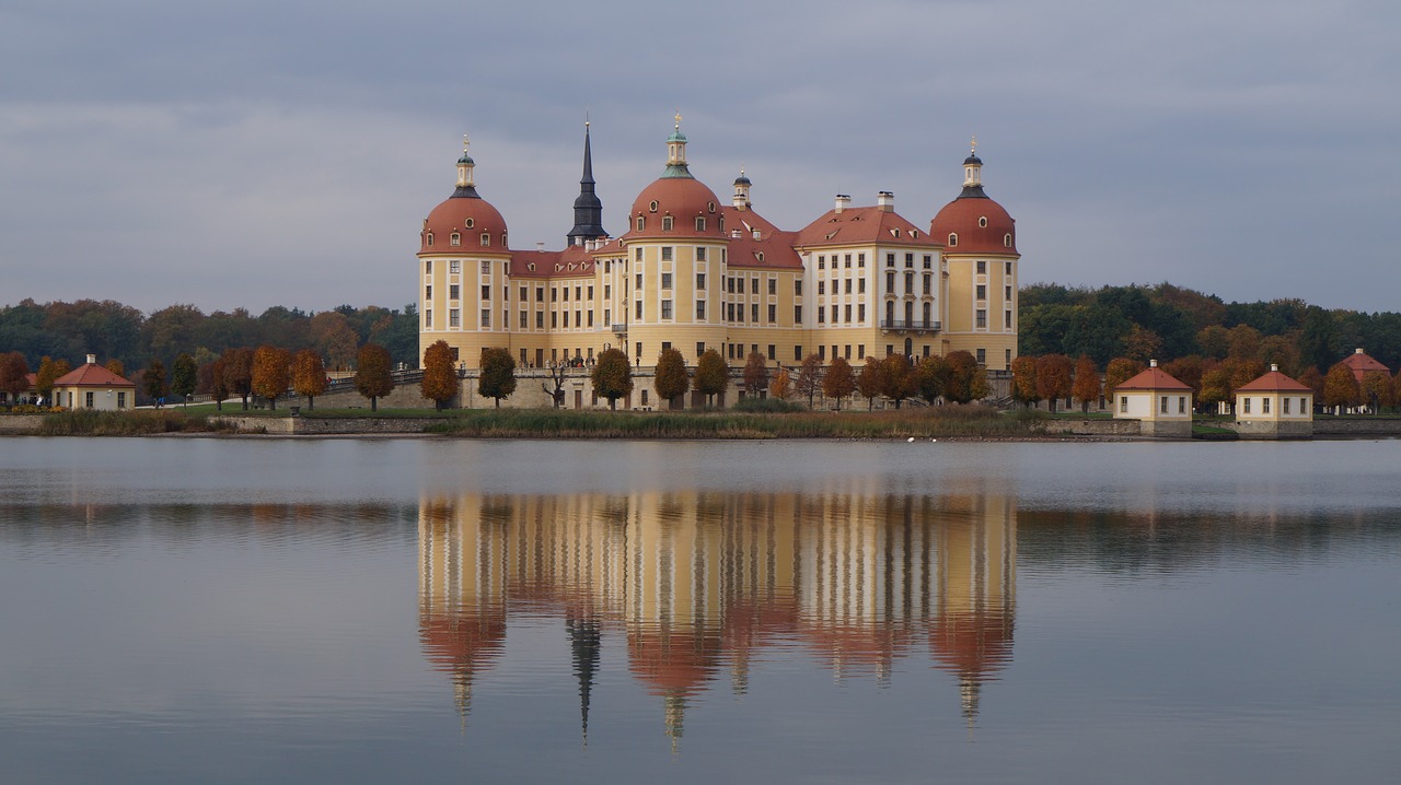 moritz castle saxony mirroring free photo