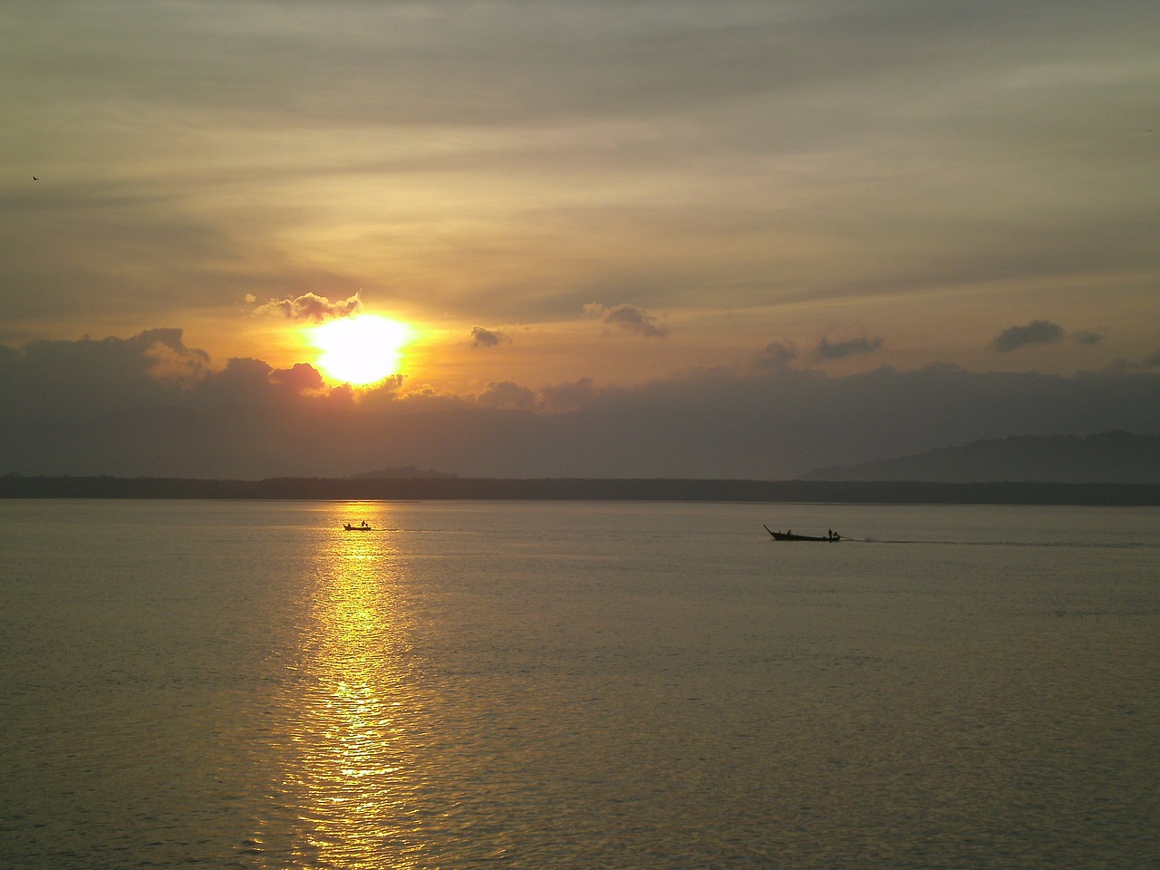 morning sea reflection free photo