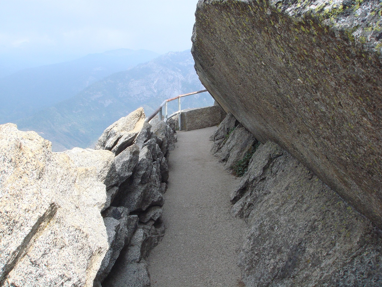 moro rock path sequoia national park free photo