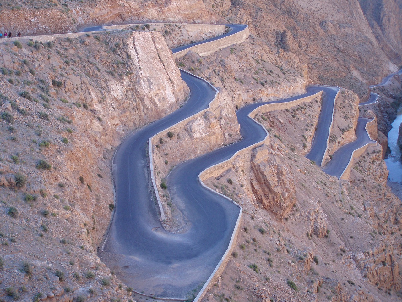 morocco road grá free photo