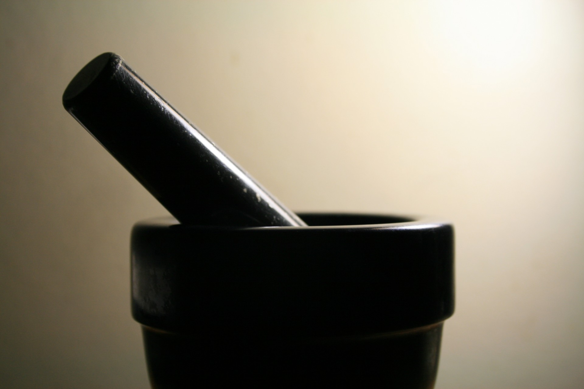 mortar pestle black free photo