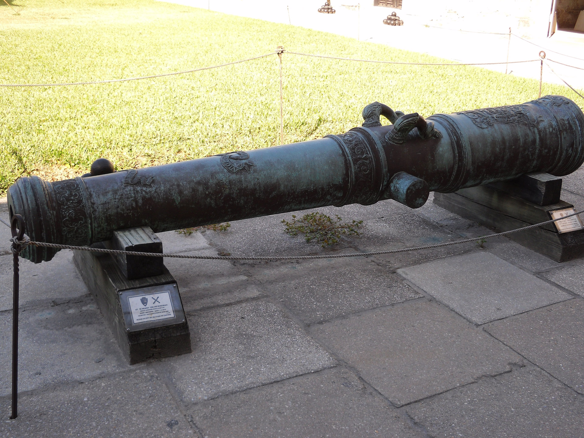 artillery cannon castillo free photo