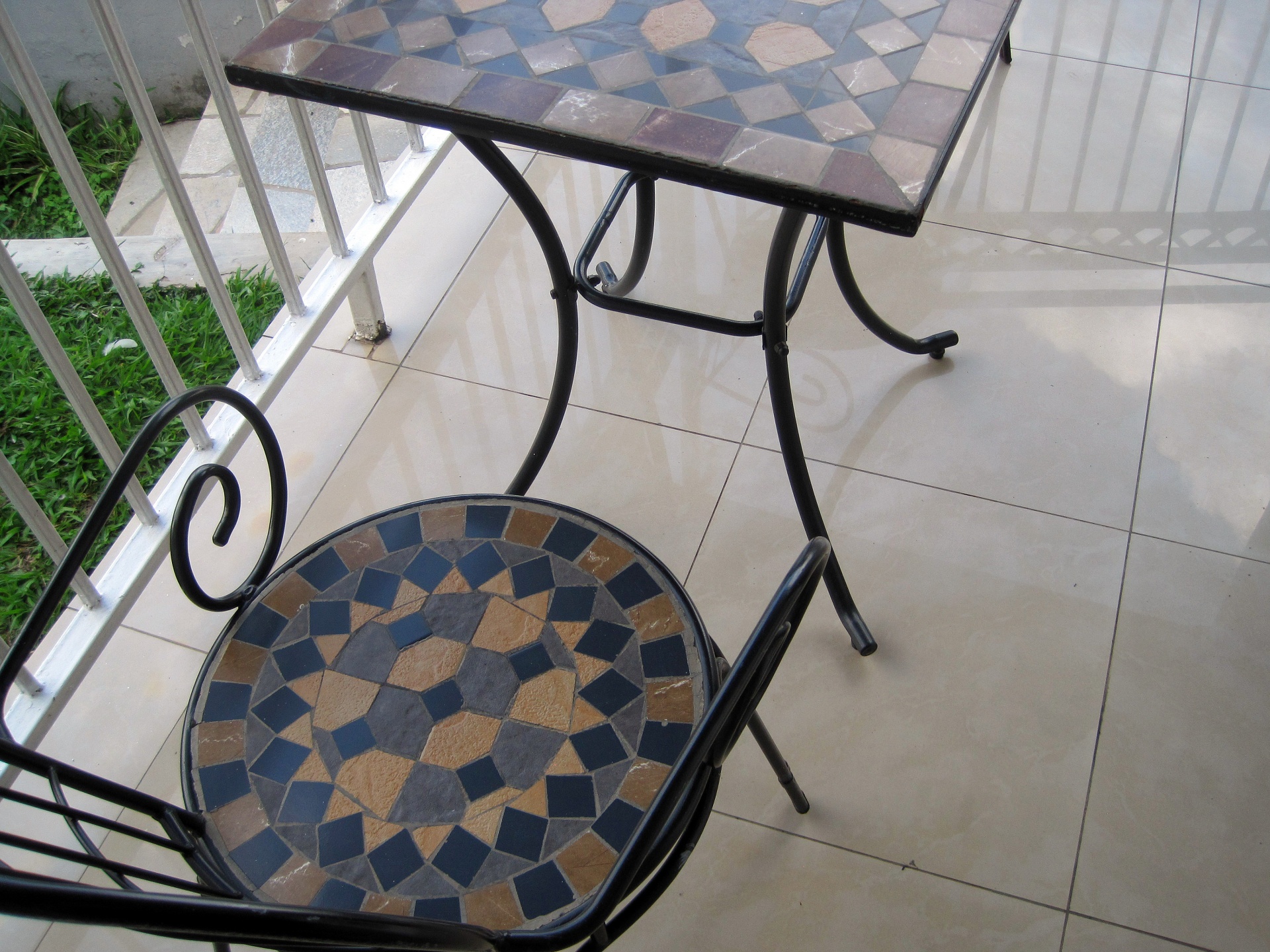 table chair mosaic free photo