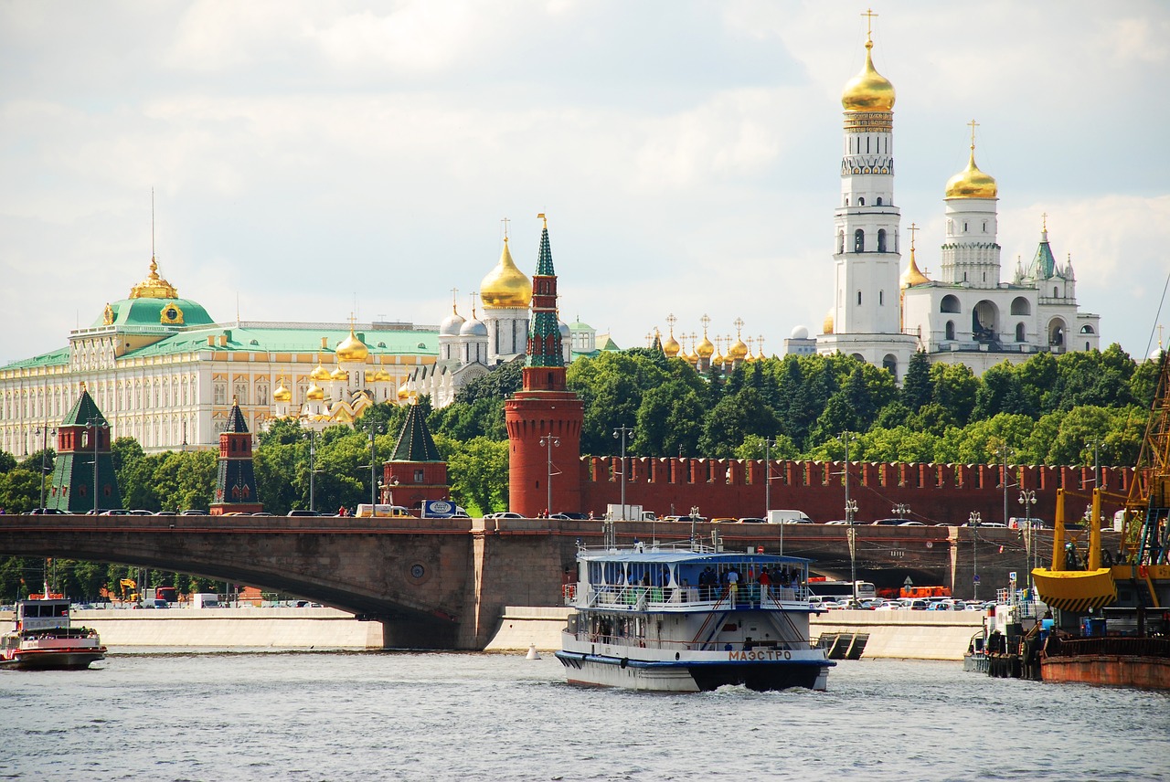 moscow the kremlin river free photo