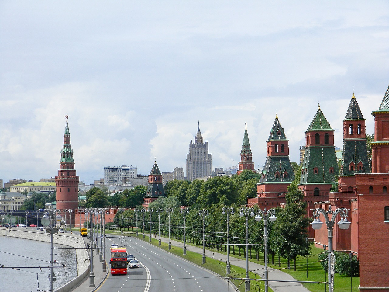 moscow the kremlin kremlevskaya embankment free photo