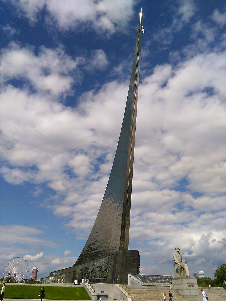 moscow space museum building free photo