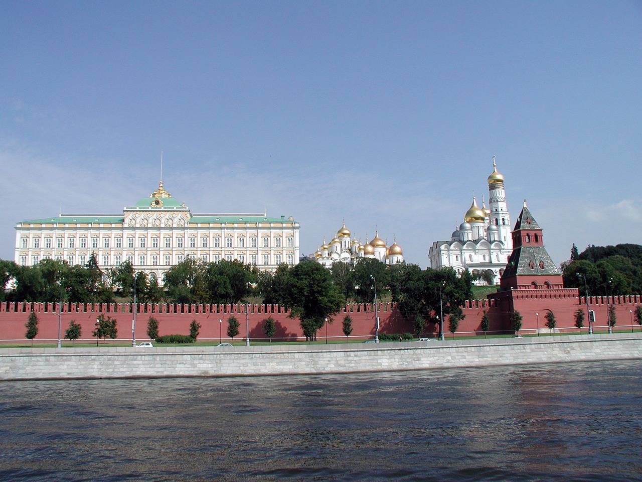 moscow red wall historically free photo