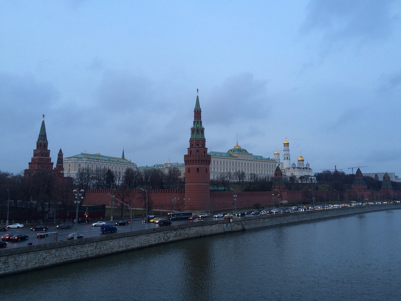 moscow the kremlin kremlevskaya embankment free photo