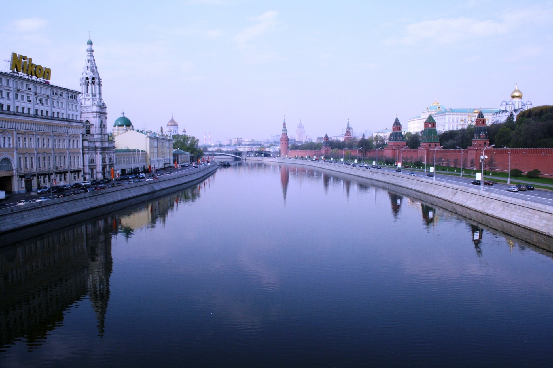 Реки москвы 2 класс. Реки Москвы. Москва река в Москве. Москва река Кремль. Кремлевская набережная Москва.