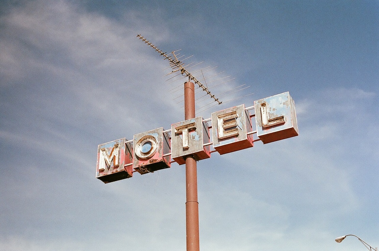 motel sign pole free photo